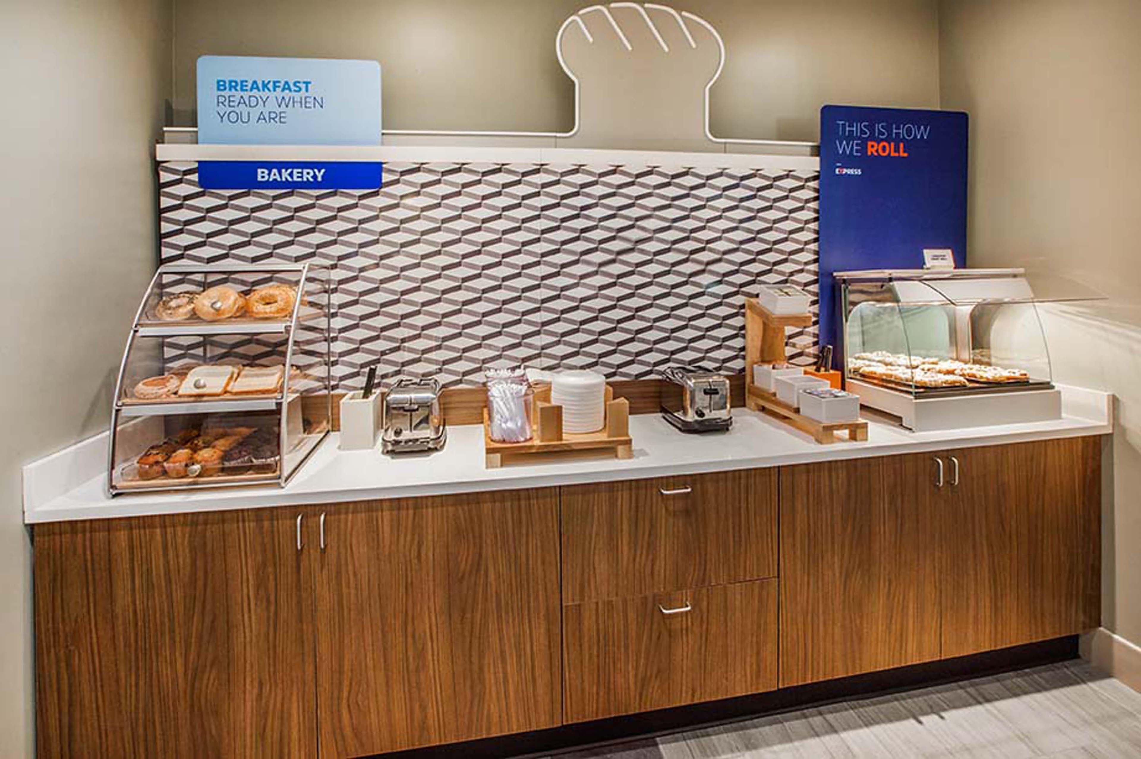 Holiday Inn Express & Suites Omaha - Millard Area By Ihg Dış mekan fotoğraf